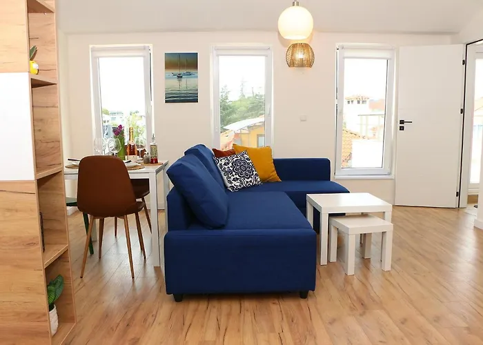 Shik & Chic In The Heart Of # 5min From * Μπουργκάς